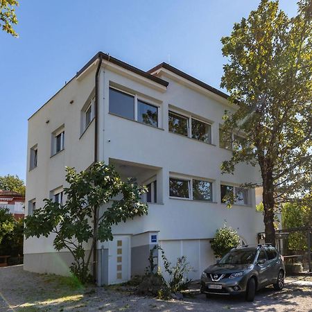 Amazing Apartment In Njivice With Kitchen Exterior photo